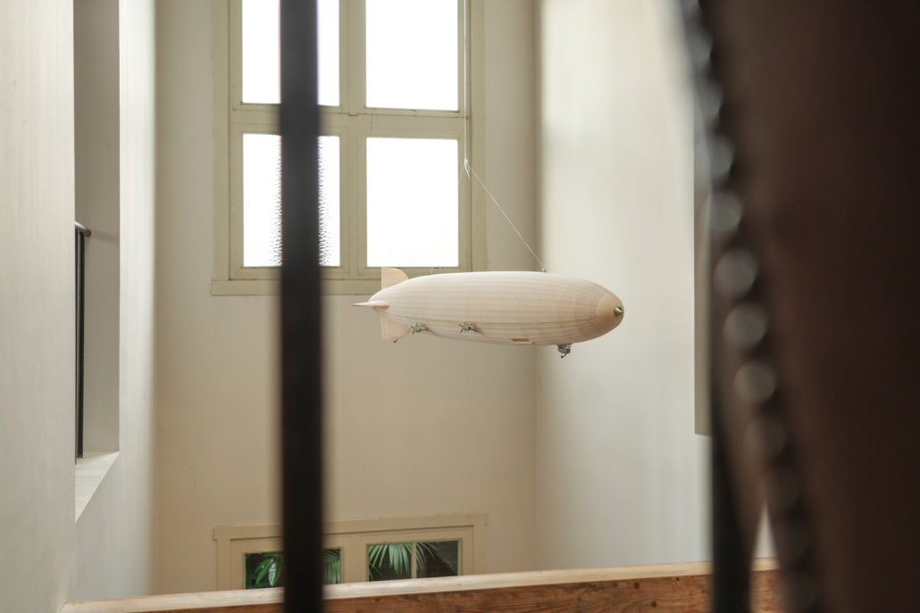 Stor Zeppelinare, Transparent