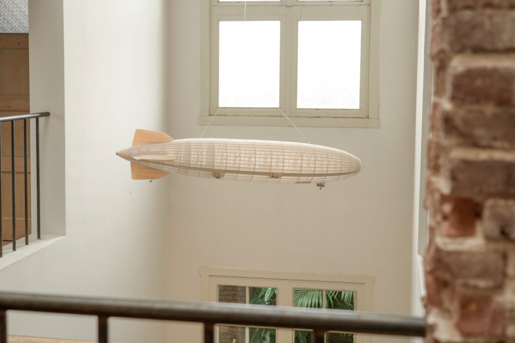 Stor Zeppelinare, Transparent