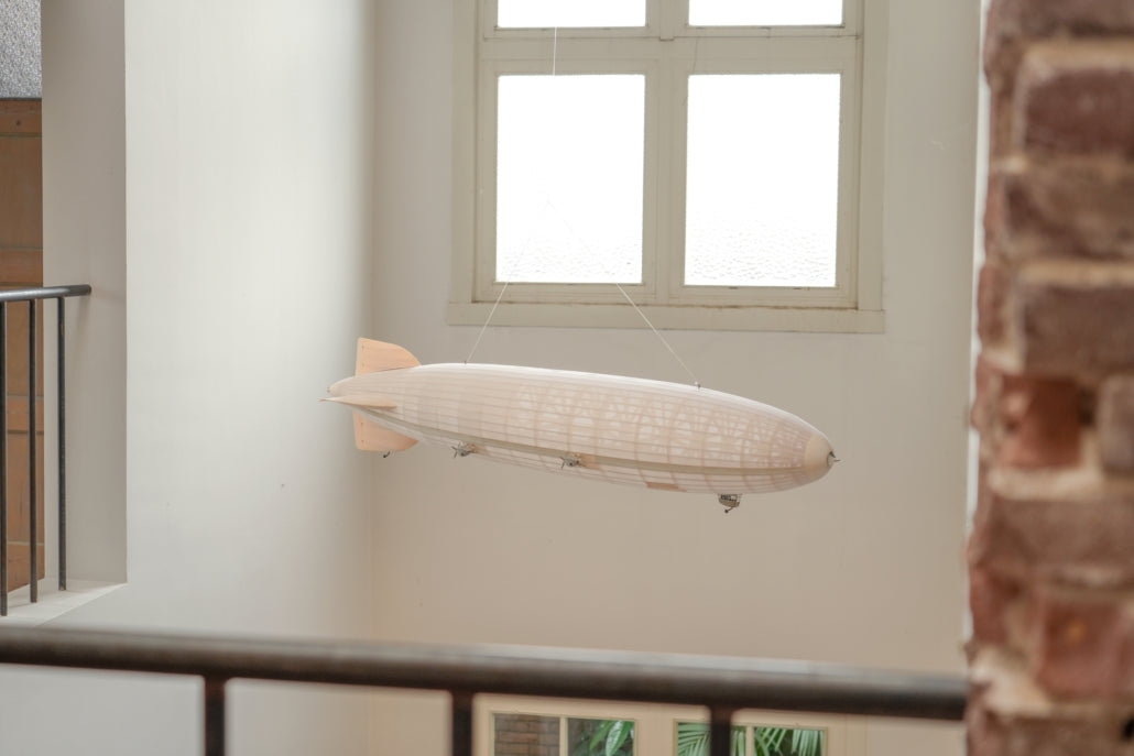 Stor Zeppelinare, Transparent